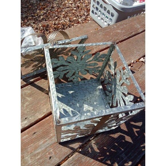 Large Metal Christmas Snowflake Gift Box Present Big Bow & Jingle Bells - Picture 3 of 7